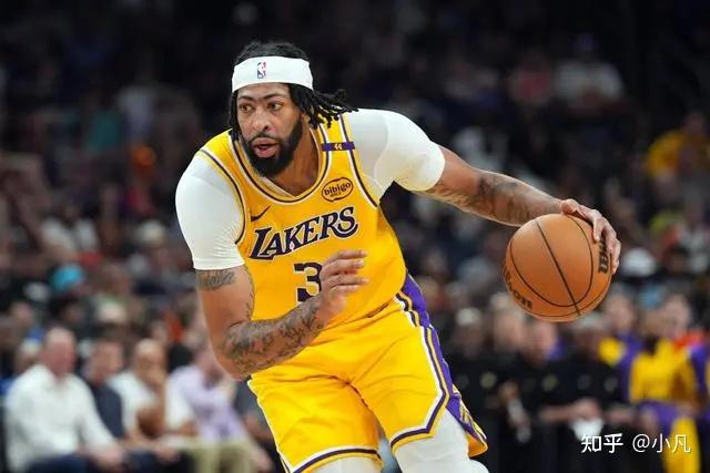 王哲林24+16上海5人上双胜深圳 布莱德索21+11